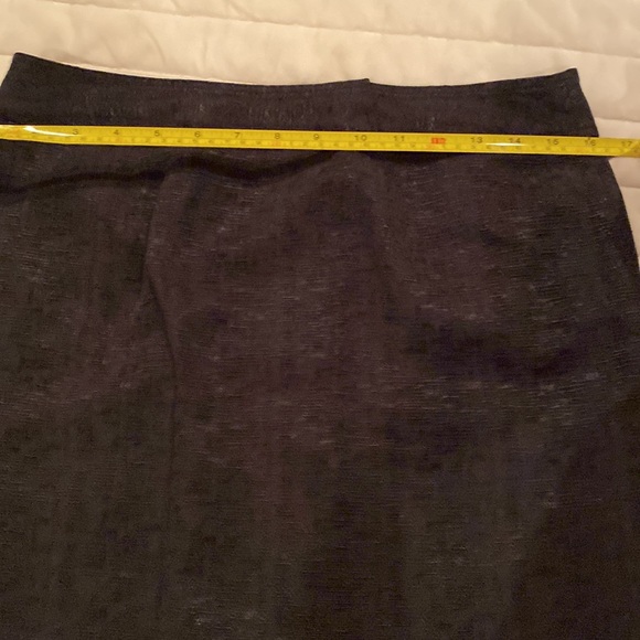 Black Ann Klein skirt. Size 6 - Picture 3 of 6